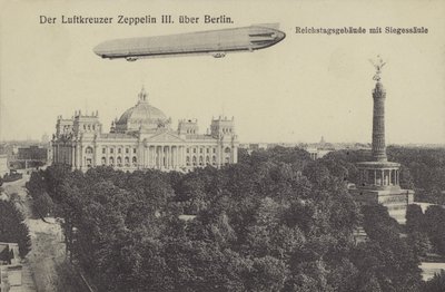ベルリン上空を飛行するツェッペリンLZ III（モノクロ写真 作： Photographer German