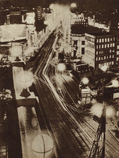 夜の東京・銀座の明るい光（モノクロ写真 作： Photographer Japanese