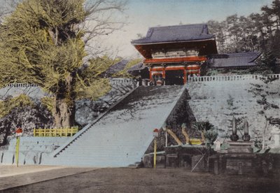 日本、1912年頃。12世紀末に創建された軍神を祀る鎌倉の八幡宮(写真) 作： Photographer Japanese