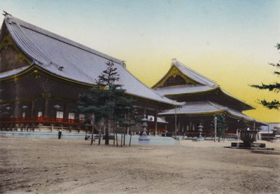 日本、1912年頃。京都・東本願寺。日本で最も大きく、最も高価な寺院（写真）。 作： Photographer Japanese
