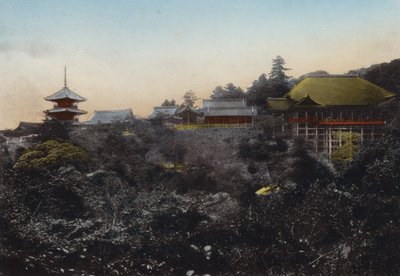 日本、1912年頃。断崖絶壁の吊り舞台と京都市街の5つの眺望で知られる清水寺(写真) 作： Photographer Japanese