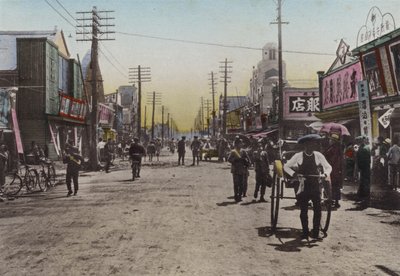 日本、1912年頃。横浜・劇場通り（写真 作： Photographer Japanese