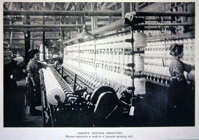 日本の紡績工場で働く女性工員たち 作： Photographer Japanese