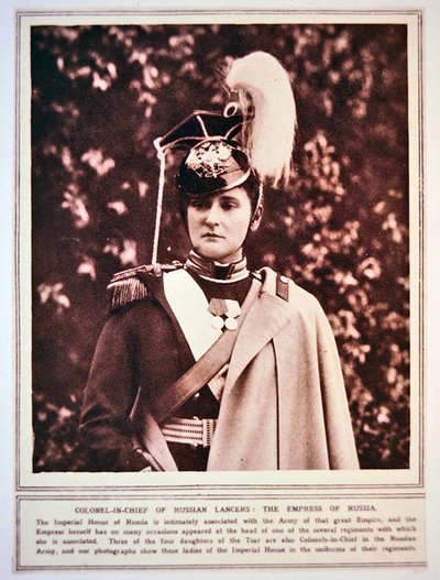 ロシア・ランサーズ大佐の制服を着たロシア皇后陛下 作： Photographer Russian