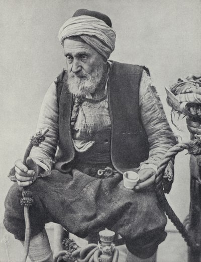 水タバコを吸う農民（トルコ・イズミル）（モノクロ写真 作： Photographer Turkish
