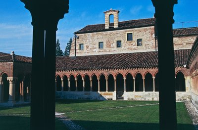 イタリア、ヴェネト州、ヴェローナの聖ゼノ（またはサン・ゼノ・マッジョーレ、サン・ゼノーネ）聖堂の回廊（2000年ユネスコ世界遺産登録 作： Blaise Nicolas Le Sueur