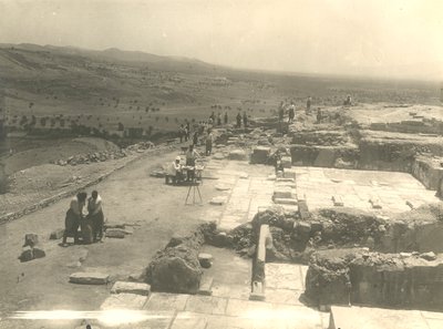 ギリシャ・クレタ島のファイストス宮殿の発掘風景（ルイジ・ペルニエ、フェデリコ・ハルベアー率いるイタリア考古学調査団 作： Blaise Nicolas Le Sueur