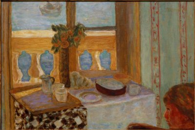 室内バルコニー-明るい室内-窓際の女性-海に面した窓（アンティーブ） 作： Pierre Bonnard