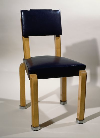 ピエール-エミール・レグラン（1889-1929）の椅子、青い革とシカモア材、アールデコ様式。フランス、20世紀 作： Pierre E. Legrain