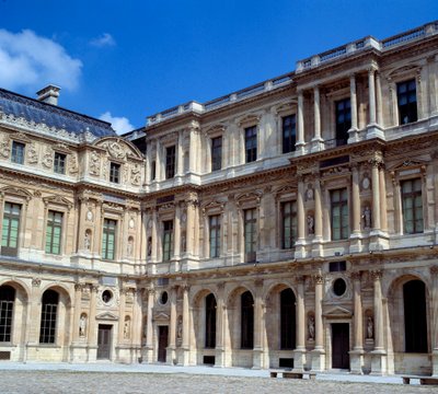 建築：ルーヴル美術館の正方形の中庭の様子。実現したのはピエール・レスコー（1515-1578）。 作： Pierre Lescot
