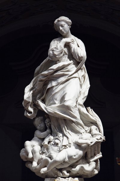 無原罪の御宿り、空間礼拝堂の祭壇に置かれたサンタ・マリア・インマキュレート 1669-70年（大理石製 作： Pierre Puget
