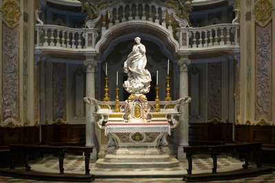 無原罪の御宿り、空間礼拝堂の祭壇に置かれたサンタ・マリア・インマキュレート 1669-70年（大理石製 作： Pierre Puget