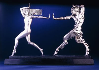 ニンフとフォーンのグループ、20世紀（大理石の土台に銀色のブロンズ） 作： Pierre le Faguays