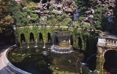 Ovato Fountain または Tivoli Fountain by Pirro Ligorio (1513-1583), Villa d