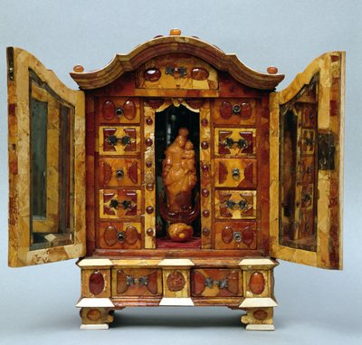 スタニスワフ王アウグストポニアトフスキ（1763-1813）c.1771（琥珀色）の琥珀色のキャビネット（253562も参照） 作： Polish School