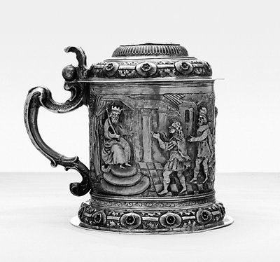 タンカード、側面はレポースとヨーゼフの生涯の場面のチェイスが施されている、ダンツィグ、1690年頃（パーセル・ギルト・シルバー 作： Polish School