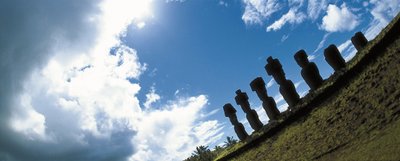 モアイ像、ラパ・ヌイ国立公園、イースター島、チリ 作： Polynesian Polynesian