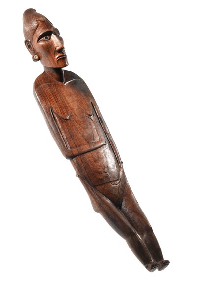 ラパ・ヌイ（イースター島）の女性像（モアイ・パパ）（木、骨、黒曜石 作： Polynesian School