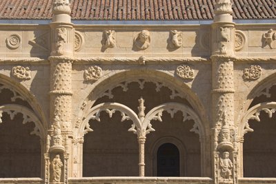 回廊 作： Portuguese School