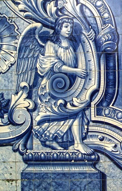 天使を描いた装飾パネル、ポルトガル、ラメゴ1738年（セラミックタイル 作： Portuguese School