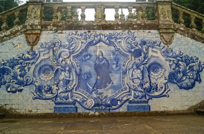 ポルトガル、ラメゴの蛇を粉砕する聖母マリアを示す装飾パネル。 1738 作： Portuguese School