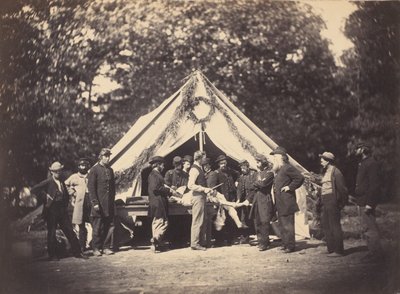 手術用テント、キャンプ レターマン、ペンシルベニア州ゲティスバーグ、1863 年。 作： Possibly by Weaver Brothers.