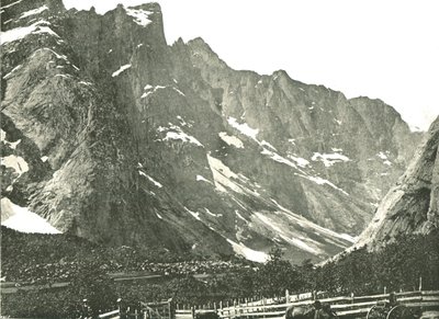 トロルティンデン山脈、ノルウェー、ホルグハイム、1895年。 作： Poulton and Co