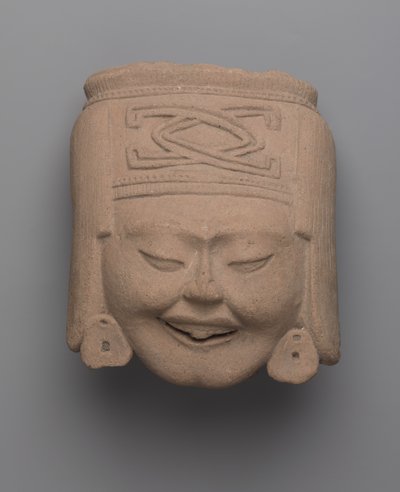 笑う女の頭、トトナック（セラミック） 作： Pre Columbian