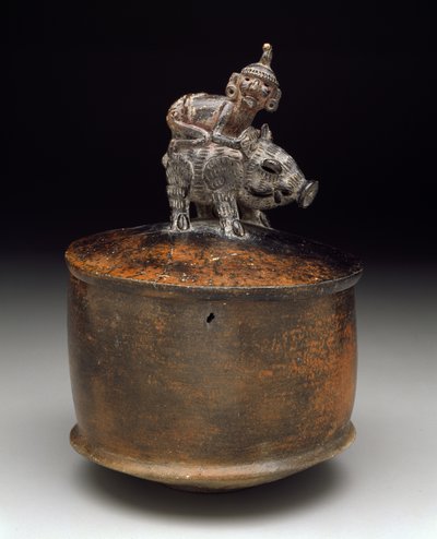 ペッカリーに乗る男性と一緒に蓋をしたボウル、250-550（セラミック） 作： Pre Columbian Pre Columbian