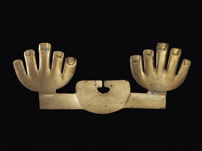 手で鼻飾り、おそらくモチェ 作： Pre Columbian Pre Columbian