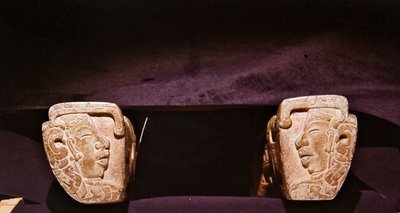 儀式用の球技に使われたヨークの詳細、ベラクルス(石) 作： Pre Columbian Pre Columbian