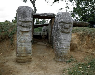 巨石彫刻のズームアップされたカリアティッド 作： Pre Columbian Pre Columbian