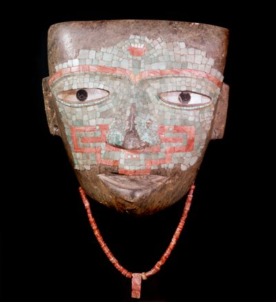プレコロンビア美術：テオティワカンIII文明（西暦300～650年）の葬祭用マスク メキシコ。メキシコ・シティ国立人類学博物館 作： Pre Columbian Pre Columbian