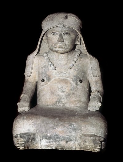 プレコロンブス美術：頭を覆った老婆。ベラクルス（メキシコ）の彫刻 作： Pre Columbian Pre Columbian