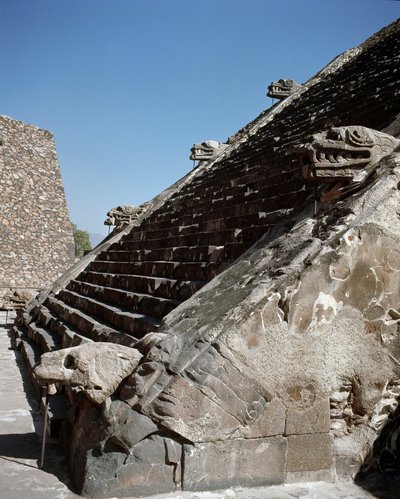 羽根つきの蛇の神殿の階段 作： Pre Columbian Pre Columbian