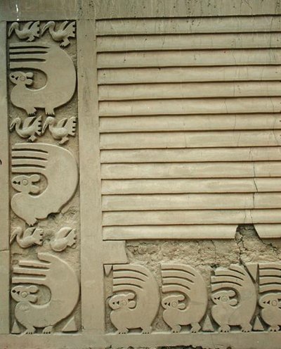 チムー族が建設したツクディ宮殿の儀式の広場、壁に描かれた動物の細部、紀元前1300年頃（写真）（162900も参照 作： Pre Columbian Pre Columbian