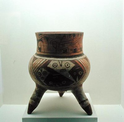 三脚型花瓶 作： Pre Columbian Pre Columbian