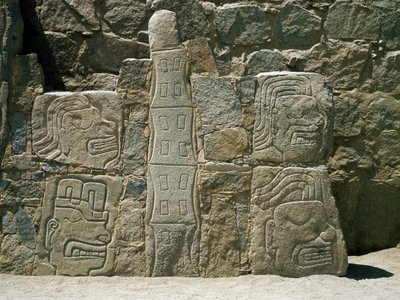 戦士のレリーフがある壁 作： Pre Columbian Pre Columbian