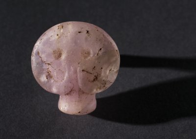 ブルの頭のお守り、紀元前3500年頃BC-2950年 作： Predynastic Period Egyptian