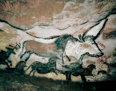 雄牛、鹿と馬、上部旧石器時代、フランスのラスコー洞窟から、紀元前17.000-15.000年頃（絵画） 作： Prehistoric Prehistoric