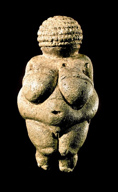 先史時代のアート。ウィレンドルフのヴィーナス - 非常に発達した形態の女性を表す石灰岩の彫像、紀元前23000年（上部旧石器時代） Dim.11 cm - ウィーン、国立自然史博物館 - 先史時代。ウィレンドルフのヴィーナス - 烏石質石灰岩、h. 作： Prehistoric Prehistoric