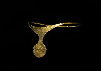 先史時代の芸術、青銅器時代。エル・アルガル」の文化。カラバカまたはセヘギン」の黄金の髪飾り。スペイン、マドリッドの考古学博物館 作： Prehistoric Prehistoric