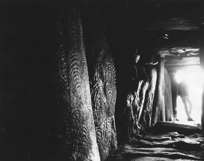 先史時代：ガヴリニの彫刻された石、またはガヴリニの古墳 - Morbihan 作： Prehistoric Prehistoric