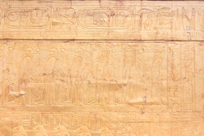 ツタンカーメンの埋葬室、エジプト考古学博物館、カイロ、エジプトの外側の黄金の神社 作： Prehistoric Prehistoric