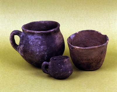 北イタリア、ラゴッツァのフンシア人集団（紀元前3100年～紀元前2200年）の花瓶と容器。新石器時代。 作： Prehistoric Prehistoric