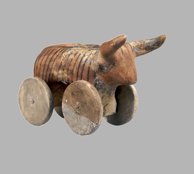 車輪付き動物像小像、紀元前3950〜3500年 作： Prehistoric Russian Culture