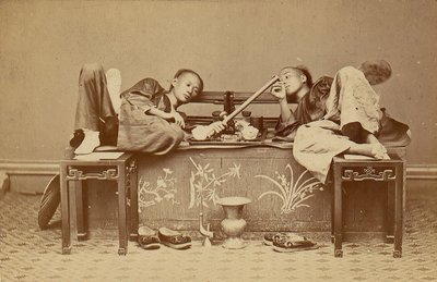 [アヘン喫煙者]、1870 年代。 作： Pun Lun