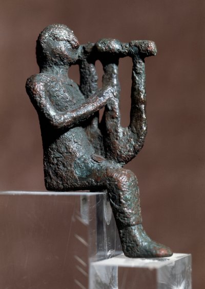 シタールを演奏する音楽家（ブロンズ像、紀元前4～2世紀 作： Punic