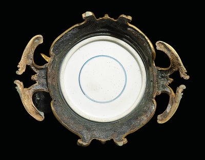 ルイ15世の一対の磁器の1つ、磁器1662-1722は、c.1745-49（オルモルに取り付けられた磁器）をマウントします。 作： Qing Dynasty   Kangxi Period Chinese School