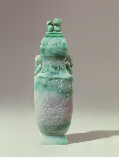 バラスター型花瓶とドーム型蓋物 清朝末期（エメラルド・白翡翠 作： Qing Dynasty Chinese School